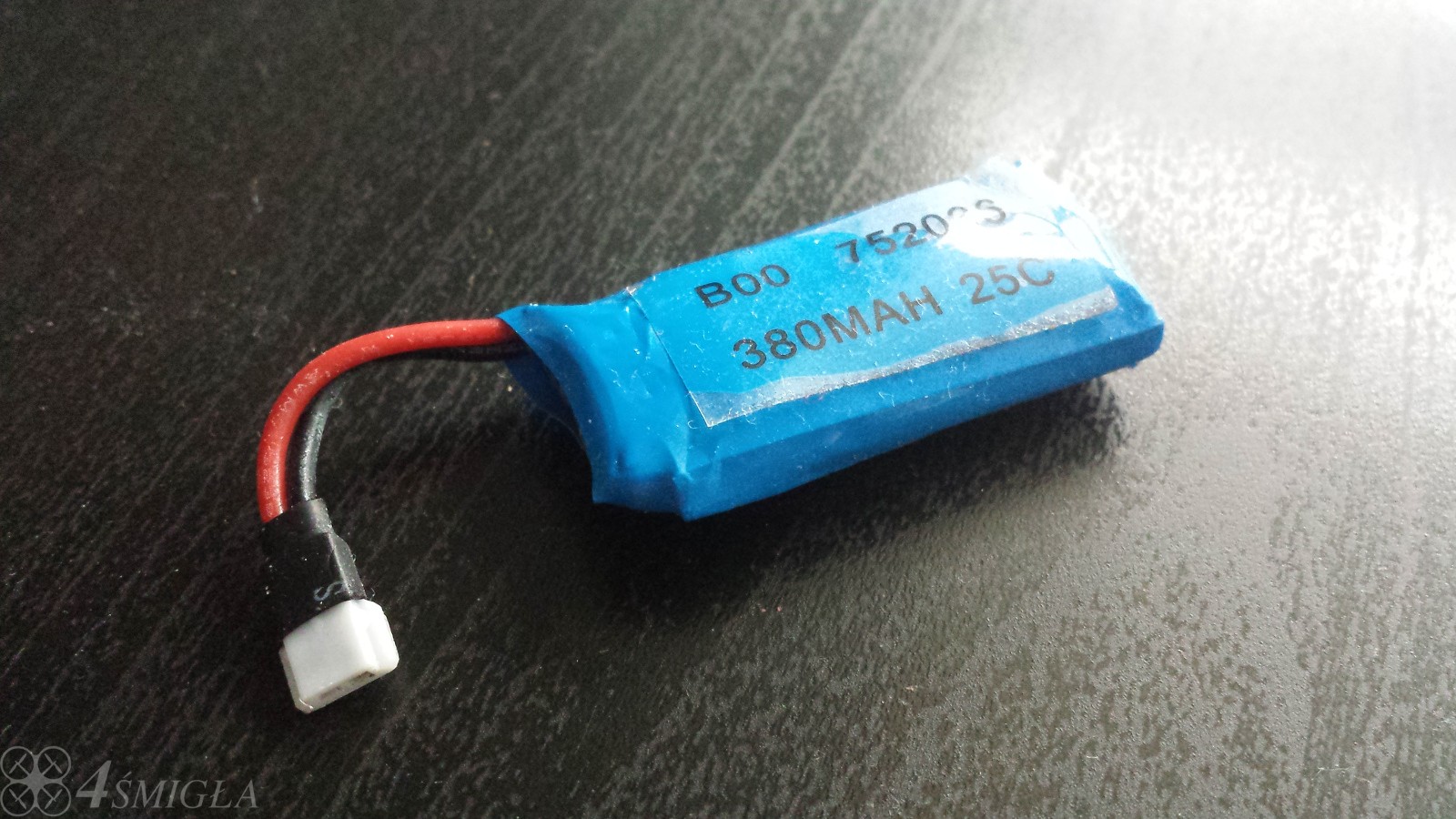 Utylizacja zużytej baterii litowo-polimerowej.